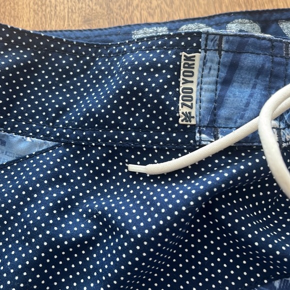 NWOT Zoo York Board Shorts
Size 34z excellent condition colour blue.
#.320A - Picture 9 of 10